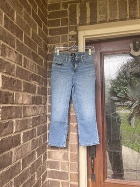 Lee Cropped Jeans – Like New – 21” Inseam – Modern Fit